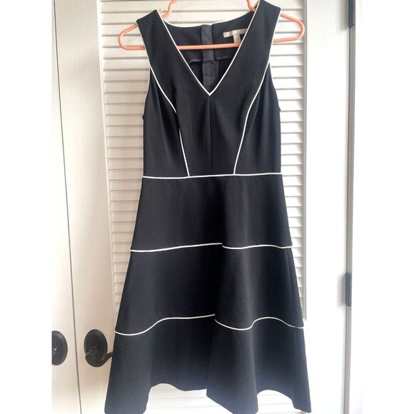 Banana Republic Tiered Black Ponte Fet-And-Flare Dress Women's Size 0 - Picture 2 of 10